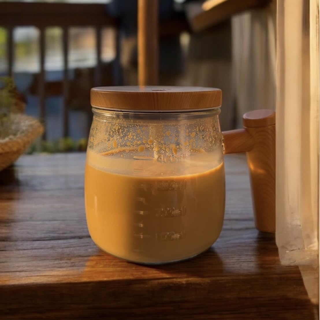 Self-Stirring Coffee Mug | 400ml Transparent Glass Mug with Wooden Handle & Lid | Automatic Mixing Cup for Coffee, Milk, Protein Shakes | Stylish Kitchen Gadget